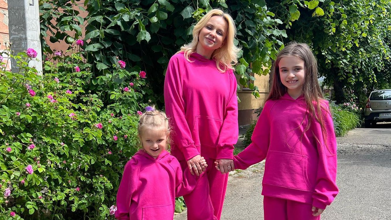 "Защищу, сохрани, скрою от зла"  Лилия Ребрик показала стильный family look с дочерьми - Fashion