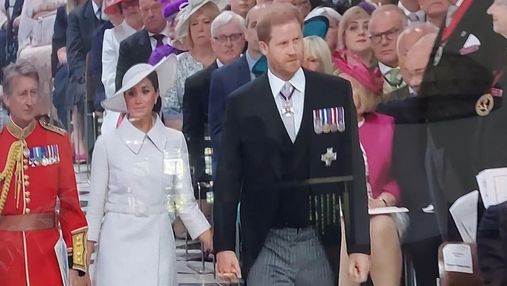 Меган Маркл и принц Гарри присоединились к королевской семье на праздничную службу: видео