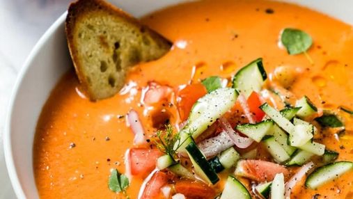 Відмінний у спеку: готуємо холодний суп гаспачо з томатами та полуницею