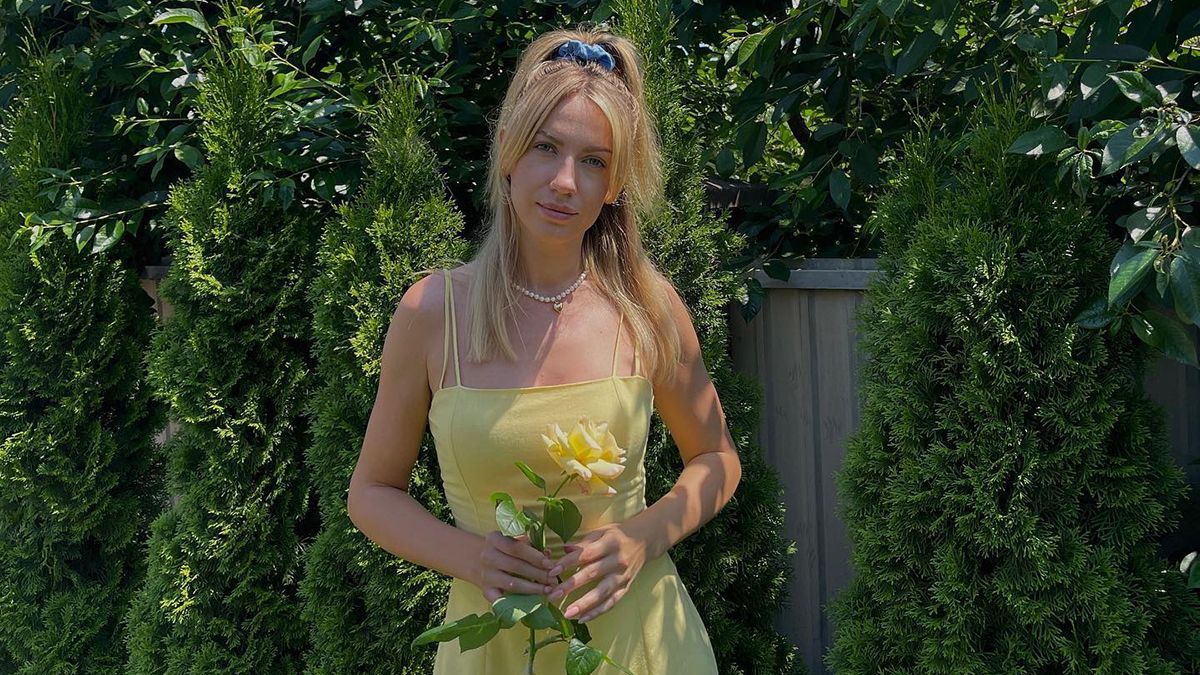 Красивые украинки  Леся Никитюк показала свою маму и нежный образ в голубовато-желтом цвете - Fashion