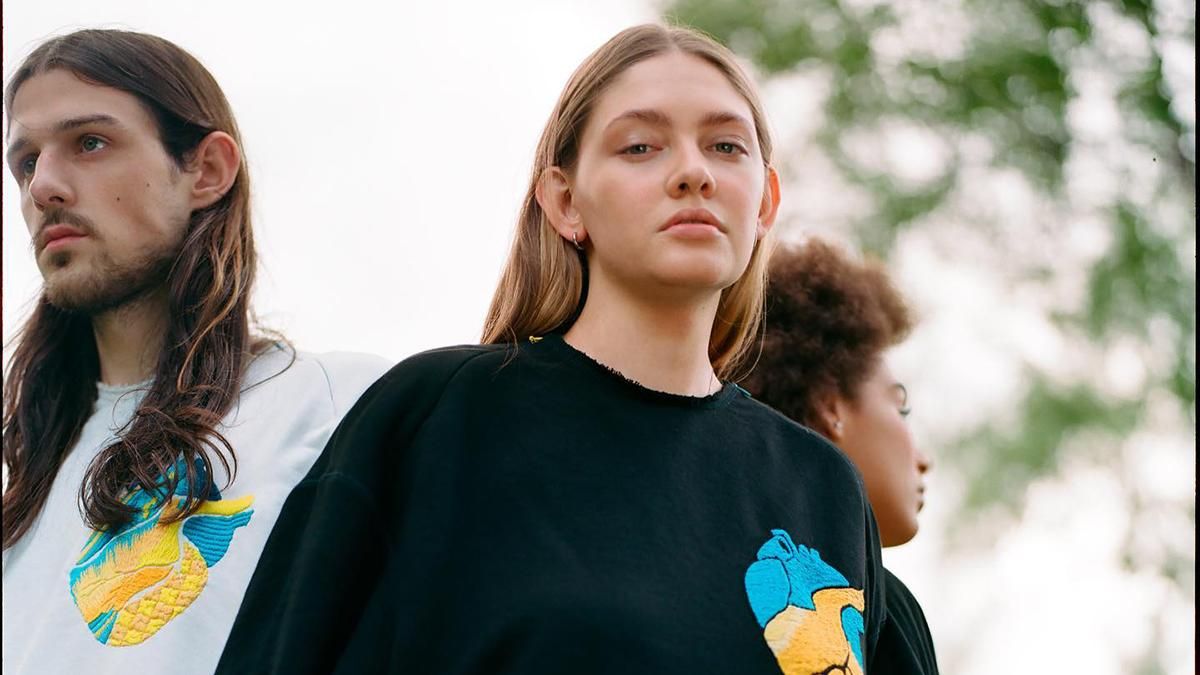 Frolov представив колекцію світшотів з вишитим блакитно-жовтим серцем - Fashion Frolov представив колекцію світшотів з вишитим блакитно-жовтим серцем - Fashion