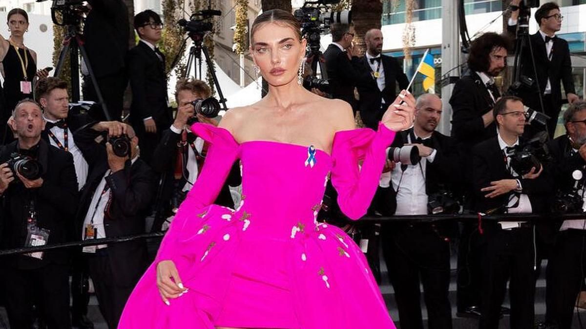 Рванулися сотні фотографів Байкова розповіла, як пронесла прапор на Каннський кінофестиваль - Fashion Рванулися сотні фотографів Байкова розповіла, як пронесла прапор на Каннський кінофестиваль - Fashion