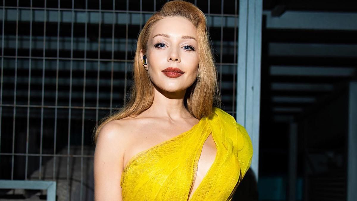 Тіна Кароль виступила на благодійному концерті в Мадриді в ефектній жовтій сукні - Fashion Тіна Кароль виступила на благодійному концерті в Мадриді в ефектній жовтій сукні - Fashion