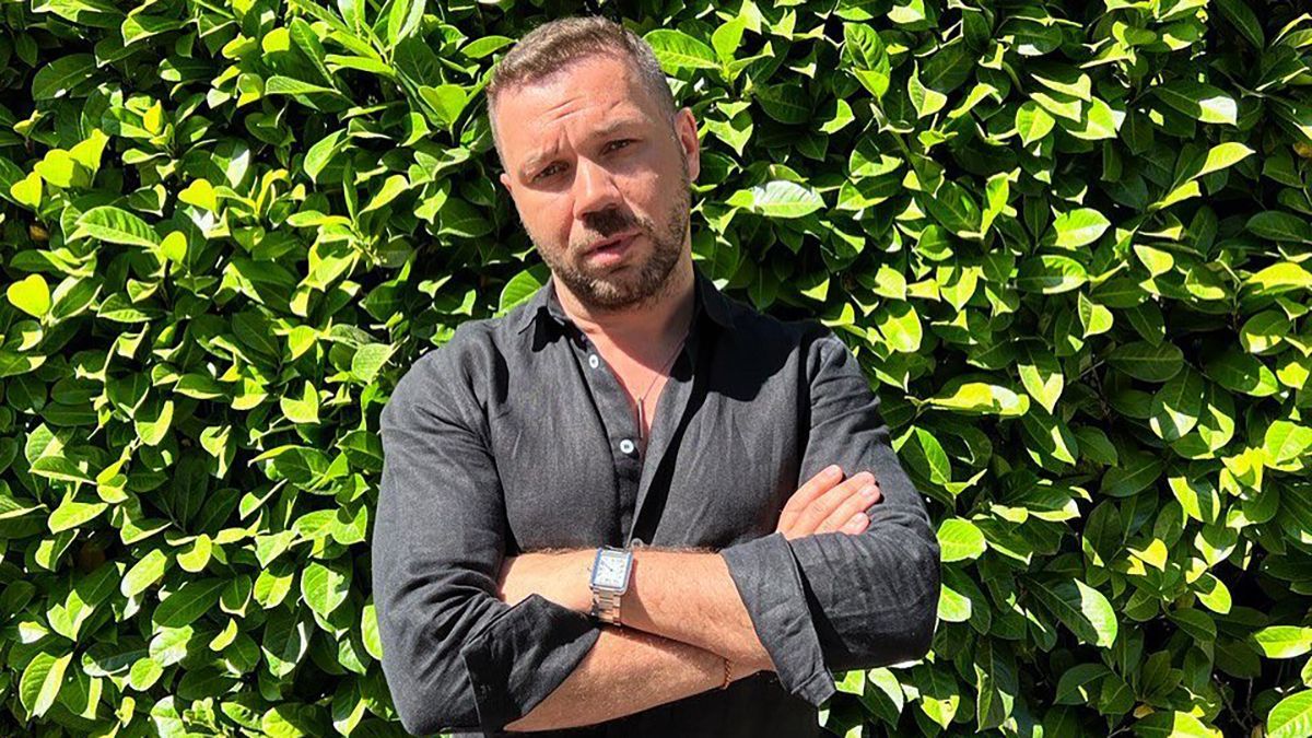 Дизайнер привітав українців з Днем Конституції Дизайнер привітав українців з Днем Конституції