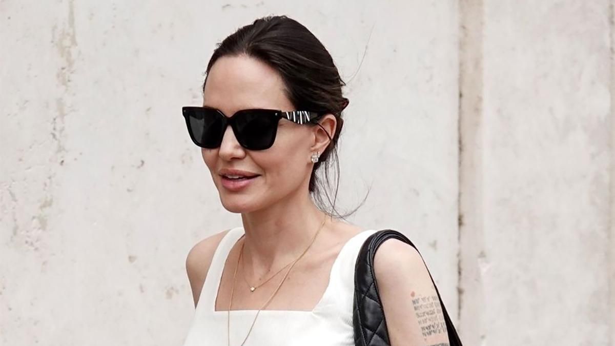 Ефектна поява Анджеліни Джолі в ZARA Ефектна поява Анджеліни Джолі в ZARA