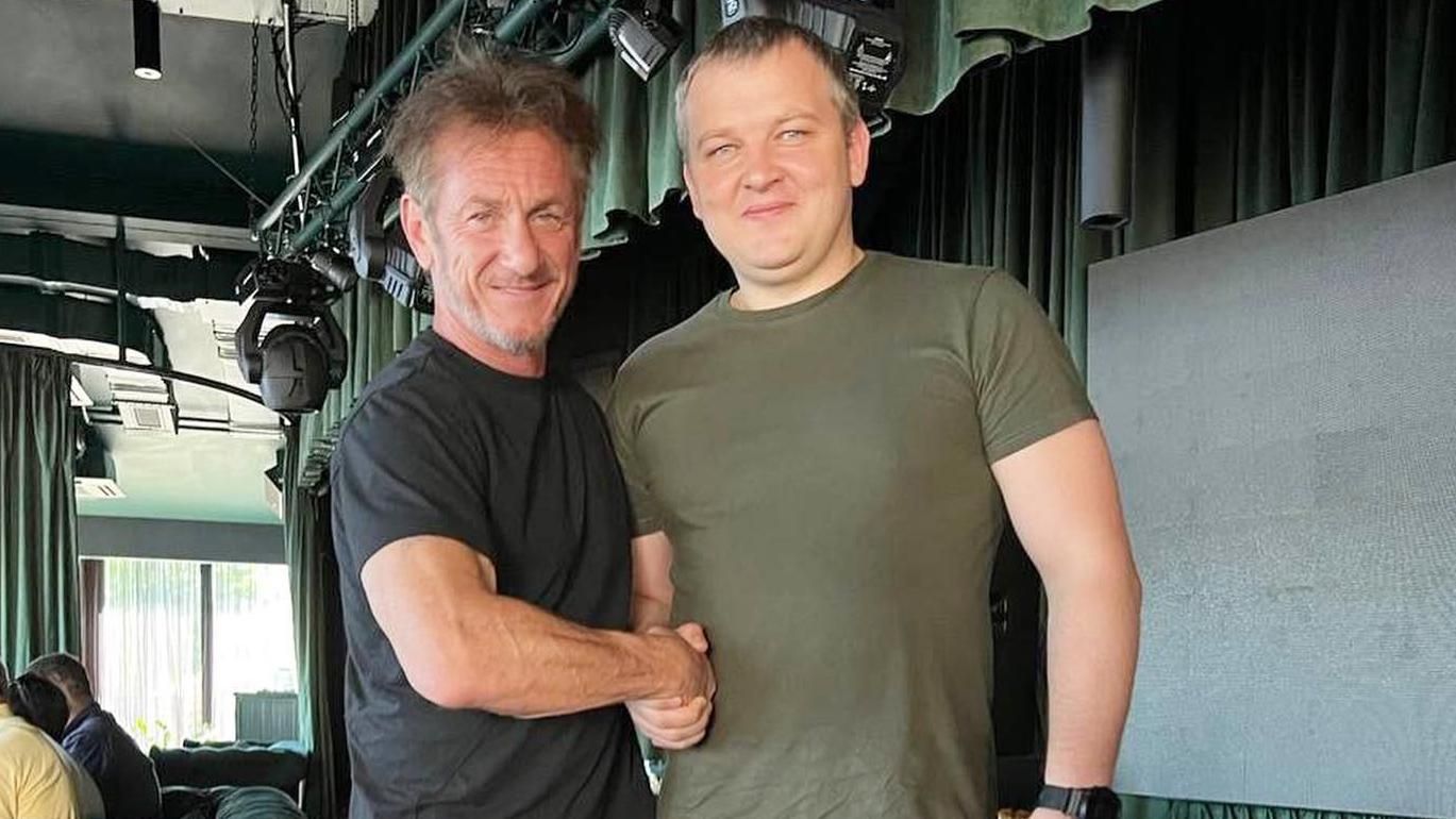 Шон Пенн взув берці українського бренду з Дніпра - фото Шон Пенн взув берці українського бренду з Дніпра - фото