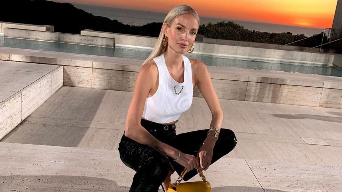 Актуальні білі майки на літо 2022 Актуальні білі майки на літо 2022