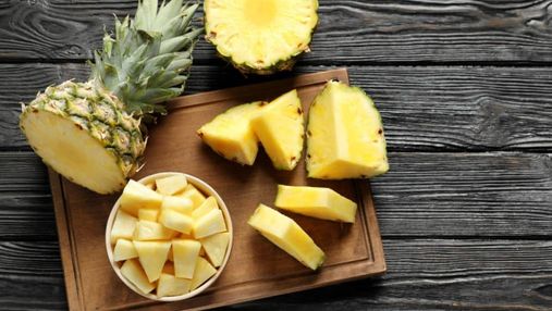 Як правильно чистити ананас: прості кроки, які допоможуть на кухні
