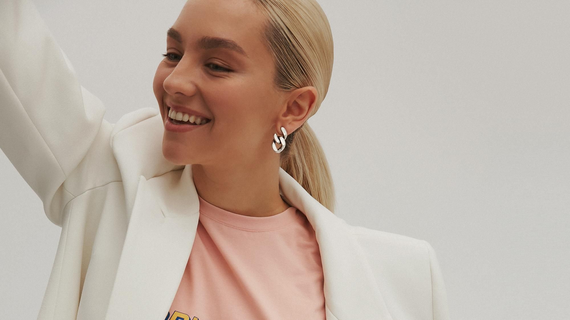 ROXOLANA та MustHave випустили футболки Тримайся - де купити, ціна ROXOLANA та MustHave випустили футболки Тримайся - де купити, ціна