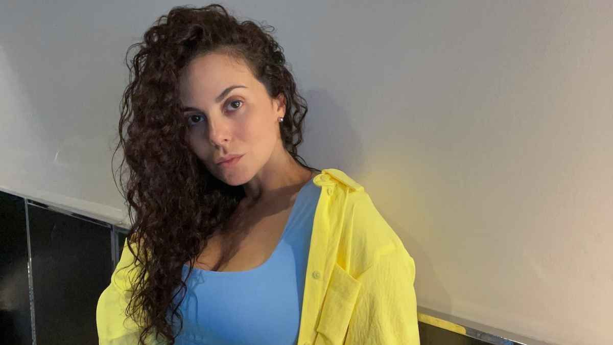 Настя Каменских в Израиле позировала в патриотическом костюме украинского бренда Настя Каменских в Израиле позировала в патриотическом костюме украинского бренда