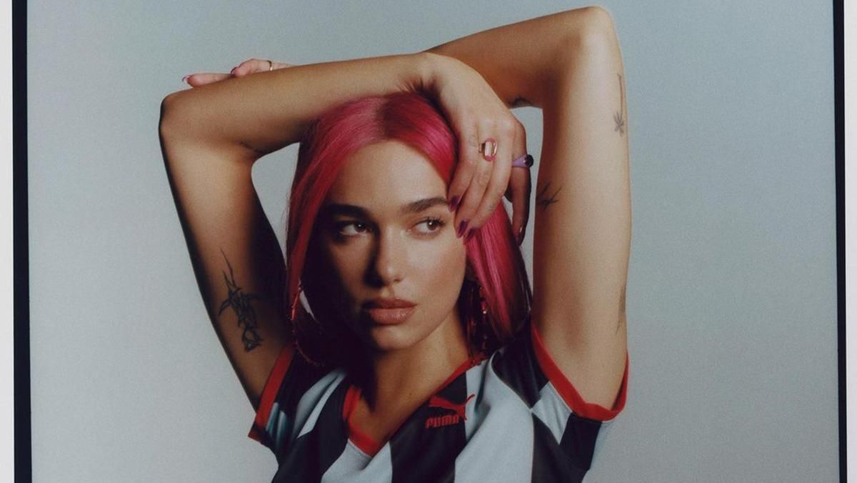 Певица Дуа Липа в украшении украинского бренда Певица Дуа Липа в украшении украинского бренда