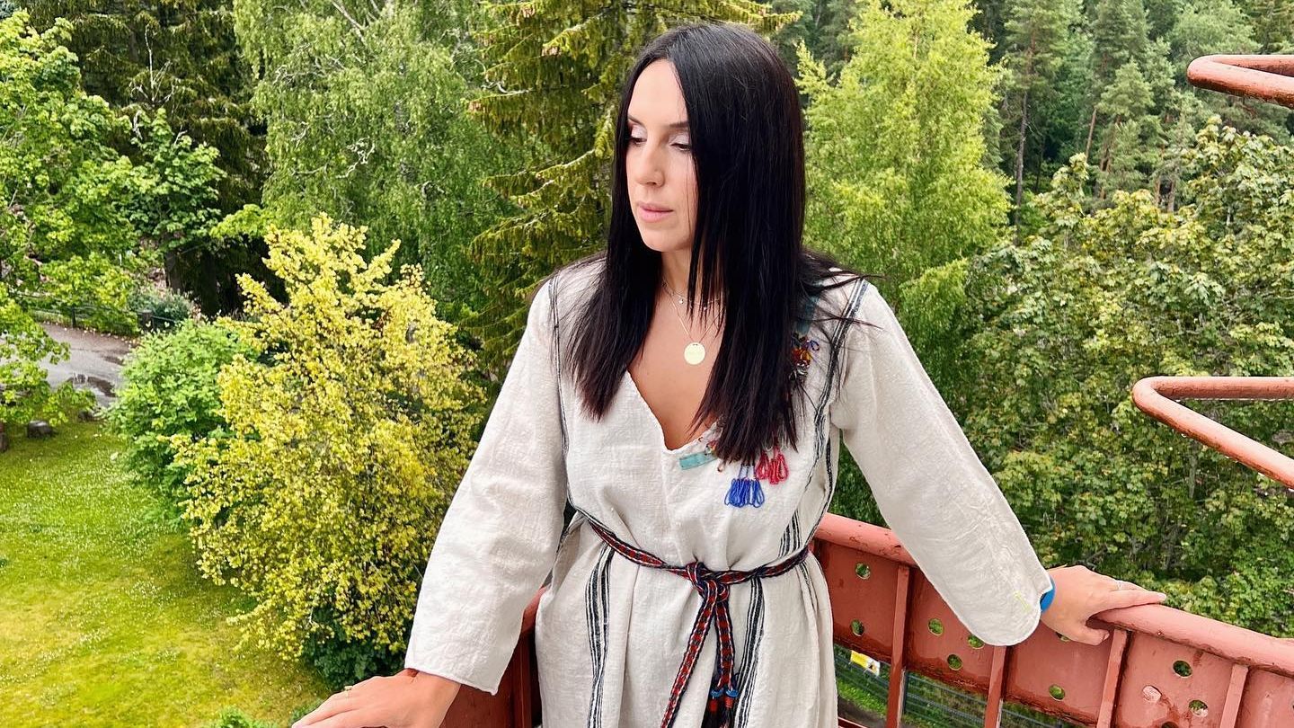 Джамала приїхала у Фінляндію і показала вишитий образ - фото Джамала приїхала у Фінляндію і показала вишитий образ - фото