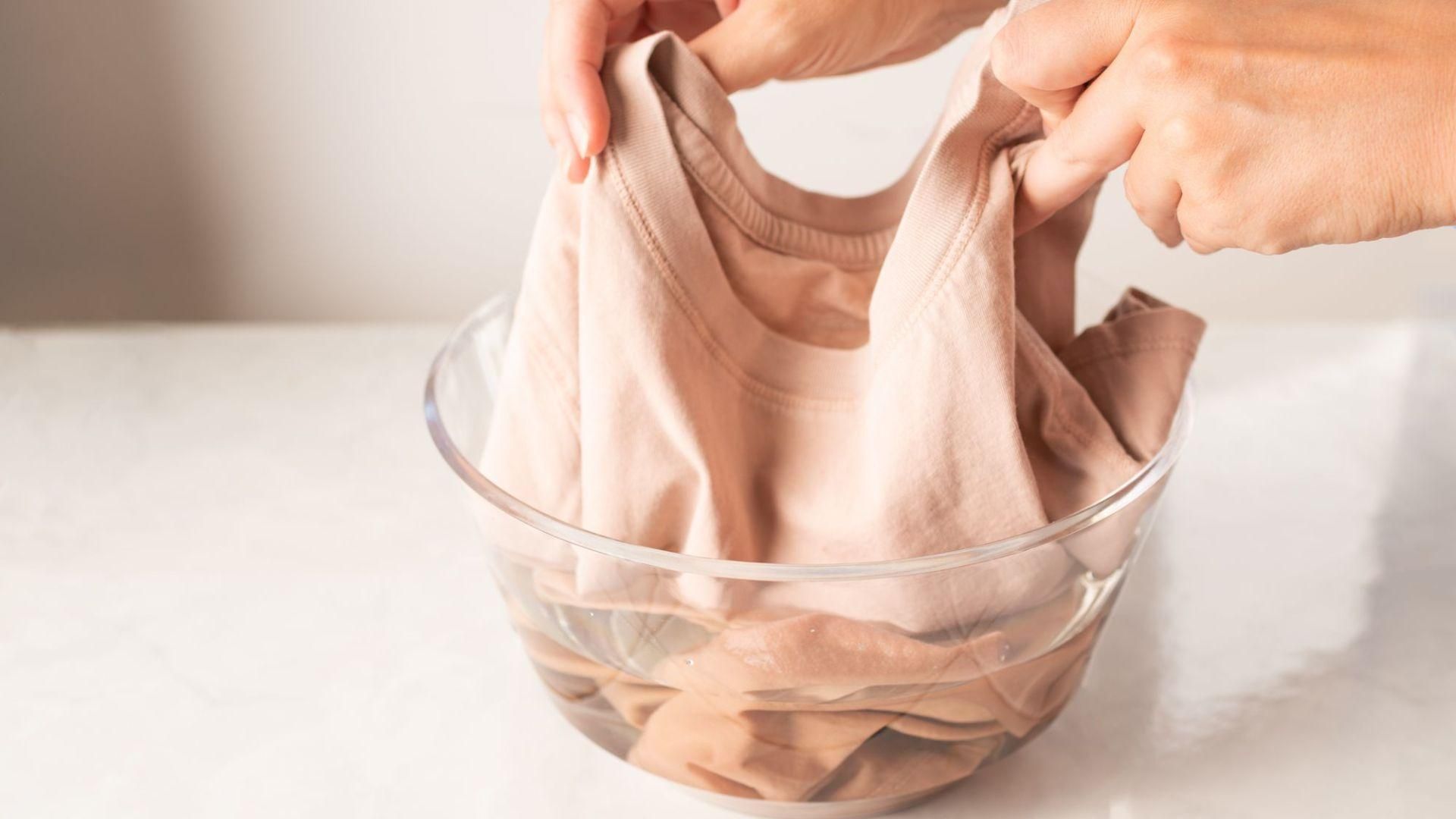 Як відбілити випадково пофарбовані речі Як відбілити випадково пофарбовані речі