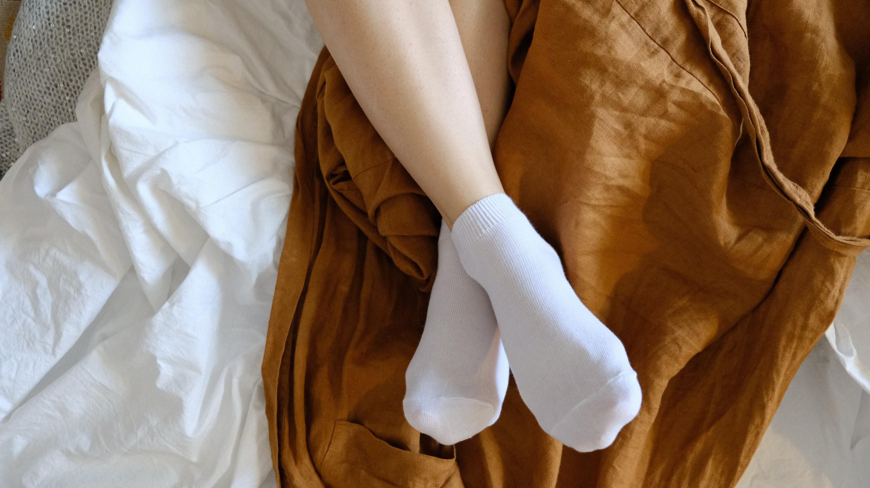 Як відіпрати білі на шкарпетки від чорної підошви – лайфхаки