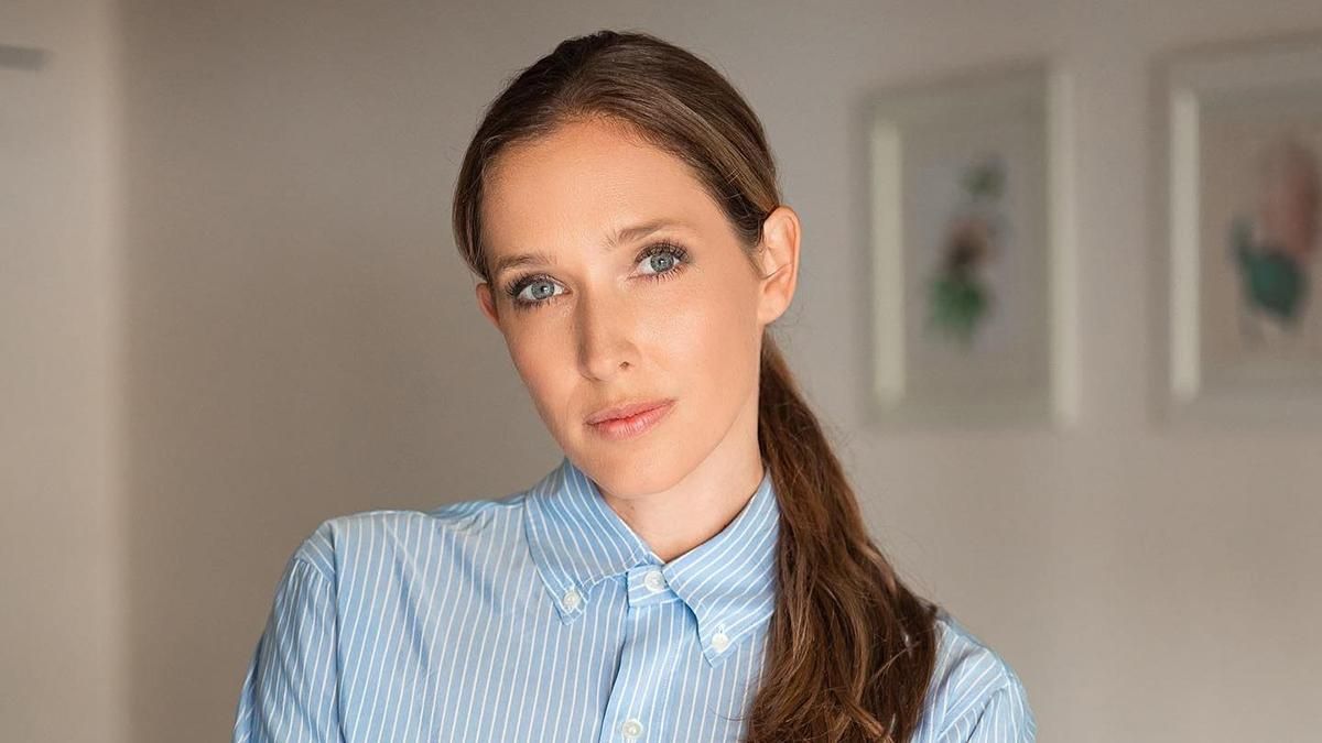 Катя Осадча показала унікальний кулон з півником як з Бородянки Катя Осадча показала унікальний кулон з півником як з Бородянки