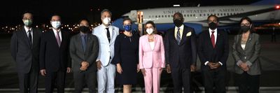 Нэнси Пелоси в Тайване: что одела представительница США для исторического визита