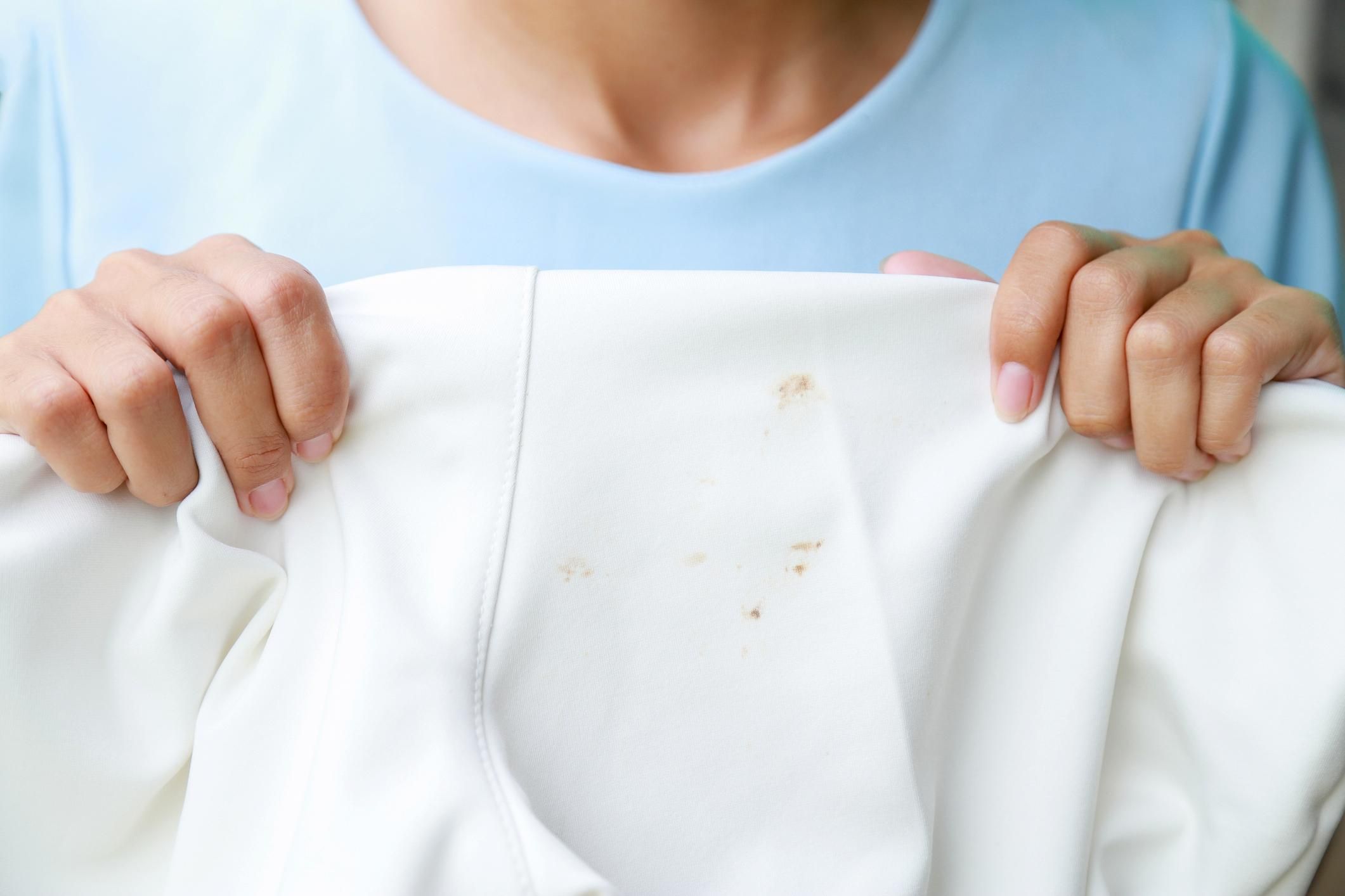 Как убрать ржавчину из одежды дома