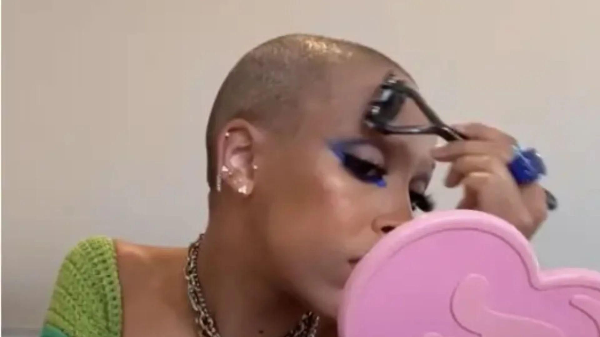 Doja Cat збрила брови та поголила голову Doja Cat збрила брови та поголила голову