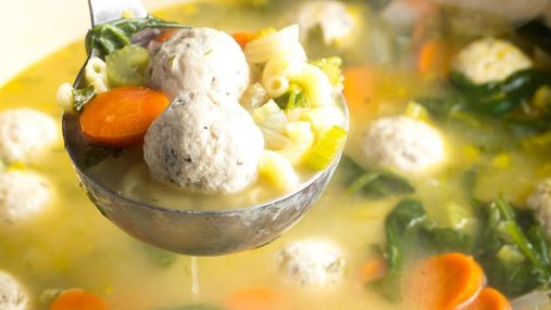 Легкий суп з курячими фрикадельками та шпинатом: неймовірно смачний рецепт