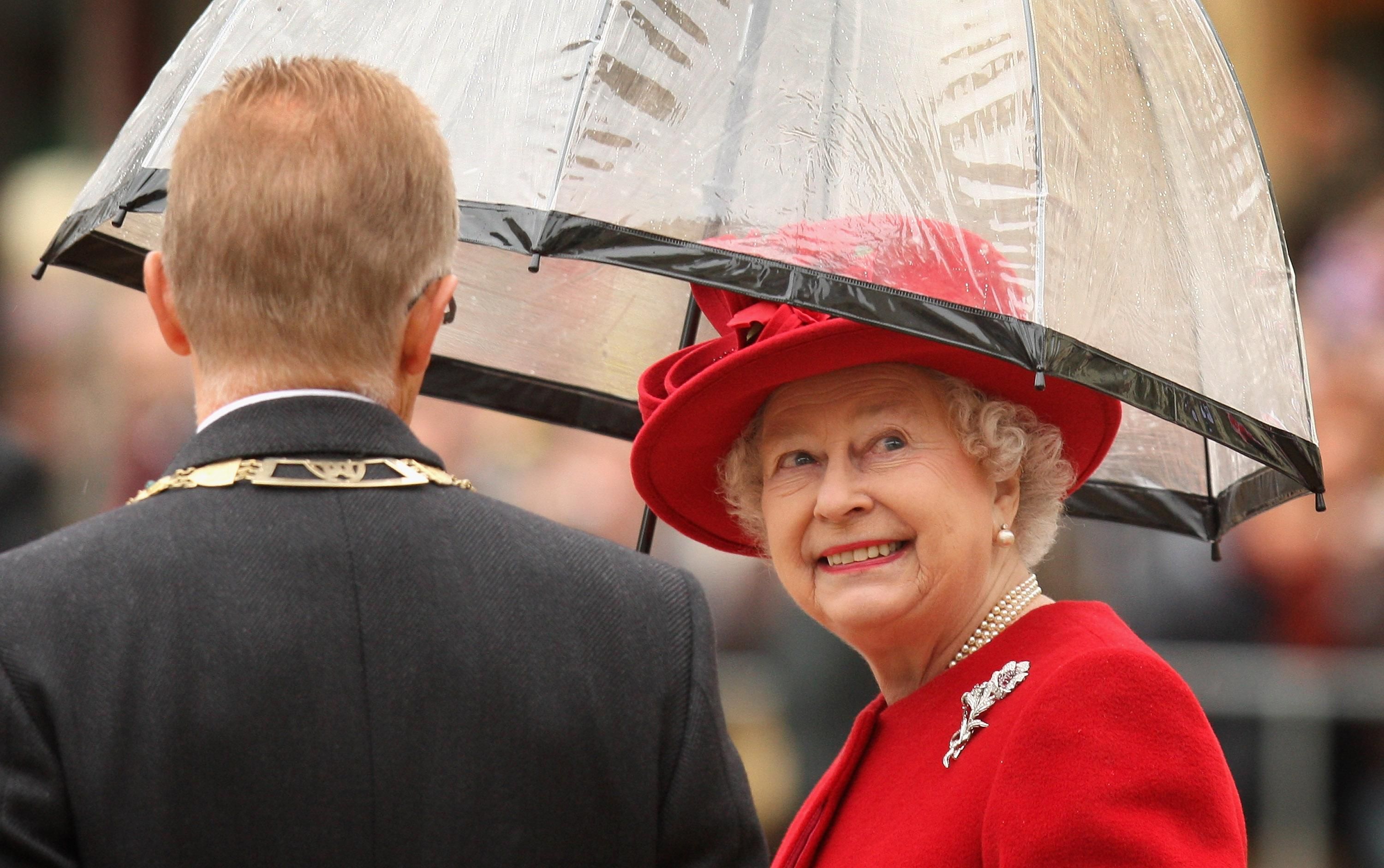 Елизавета II получит шляпу от дизайнера Багинского - как она выглядит, фото
