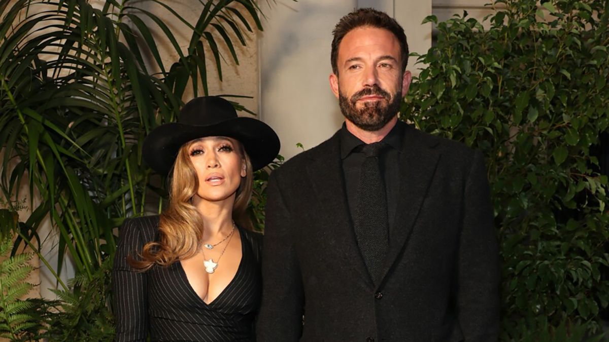 Дженніфер Лопес та Бен Аффлек здійснили перший вихід після весілля у розкішних образах - Fashion Дженніфер Лопес та Бен Аффлек здійснили перший вихід після весілля у розкішних образах - Fashion