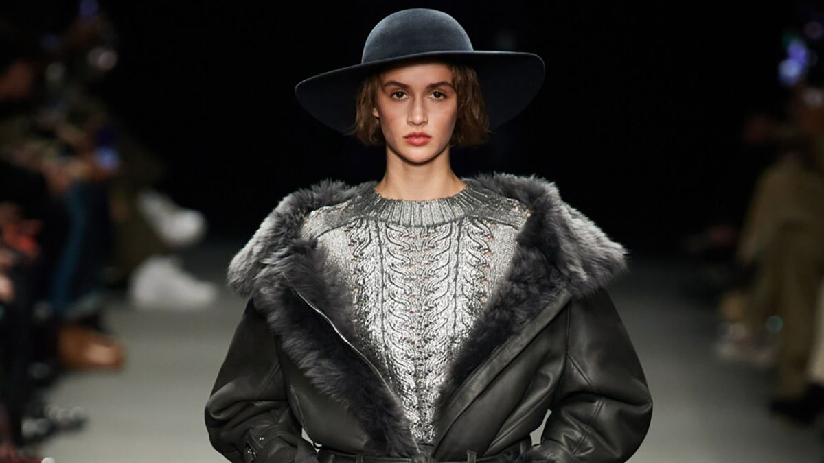 Серебро – тренд в коллекциях 2022 года Серебро – тренд в коллекциях 2022 года