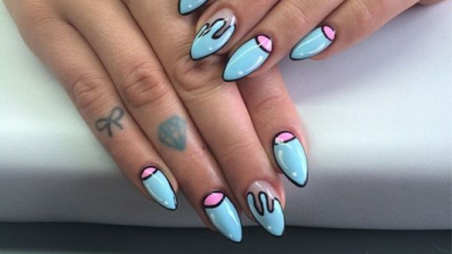 Як зробити "comic nails" - відео та фото трендового манікюру на осінь Як зробити "comic nails" - відео та фото трендового манікюру на осінь