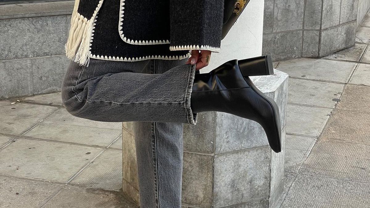 Актуальные серые джинсы на осень 2022 Актуальные серые джинсы на осень 2022