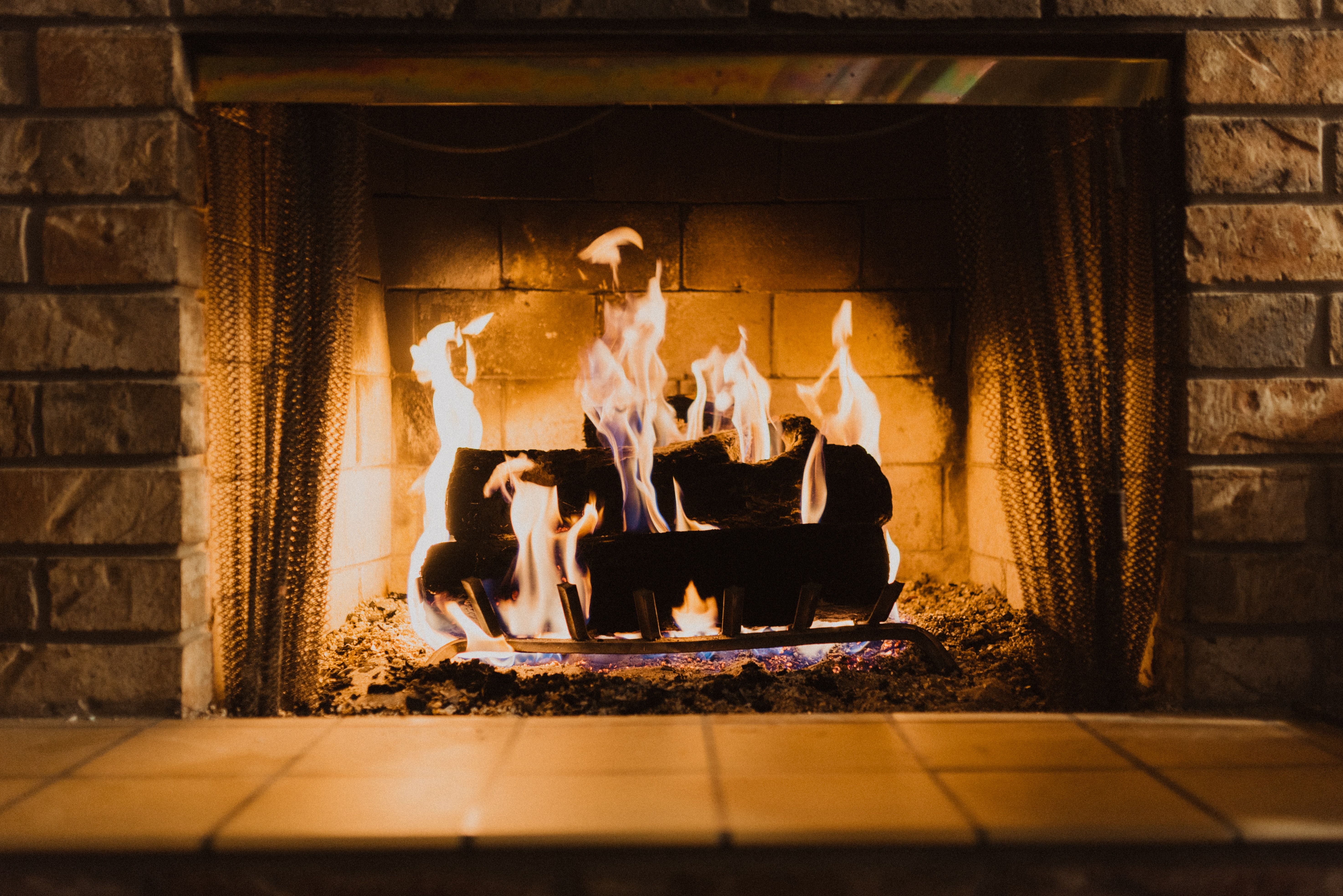 Как правильно разжечь печку дровами – что влияет на горение