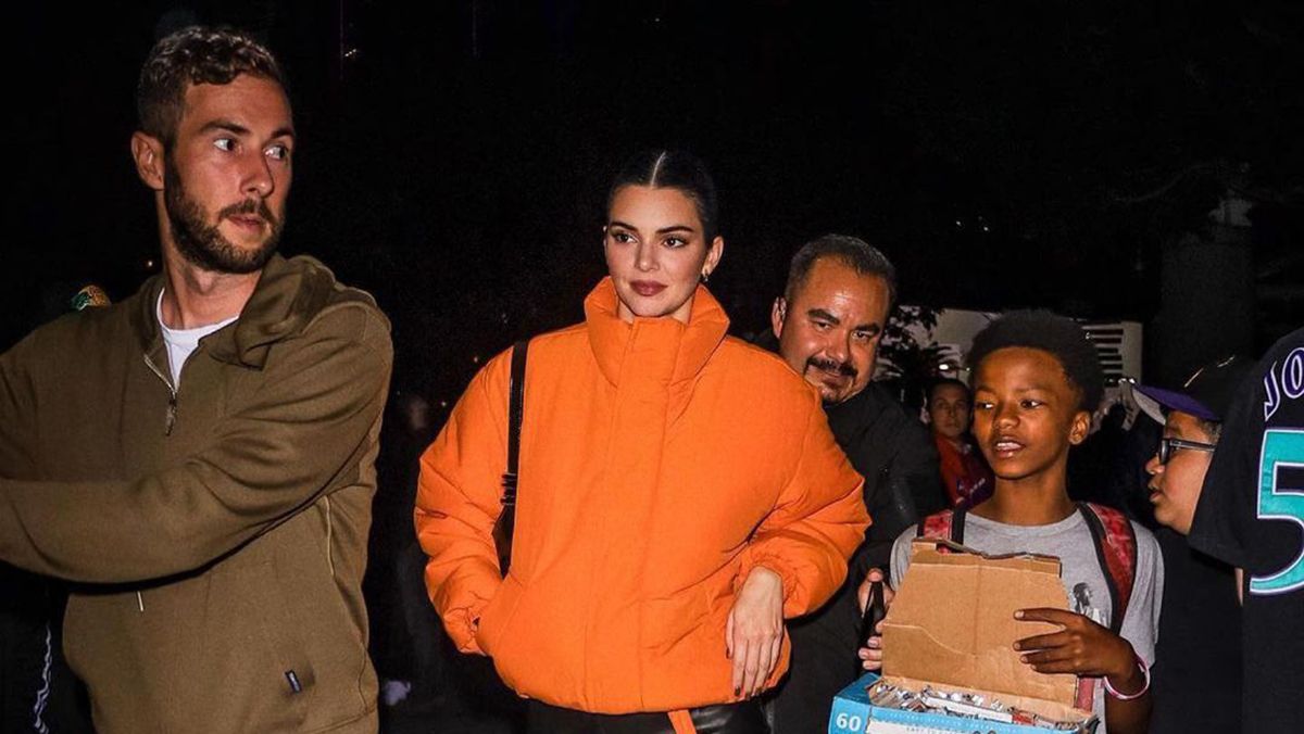 Роскошный выход Кендалл Дженнер в брюках от украинского бренда Роскошный выход Кендалл Дженнер в брюках от украинского бренда