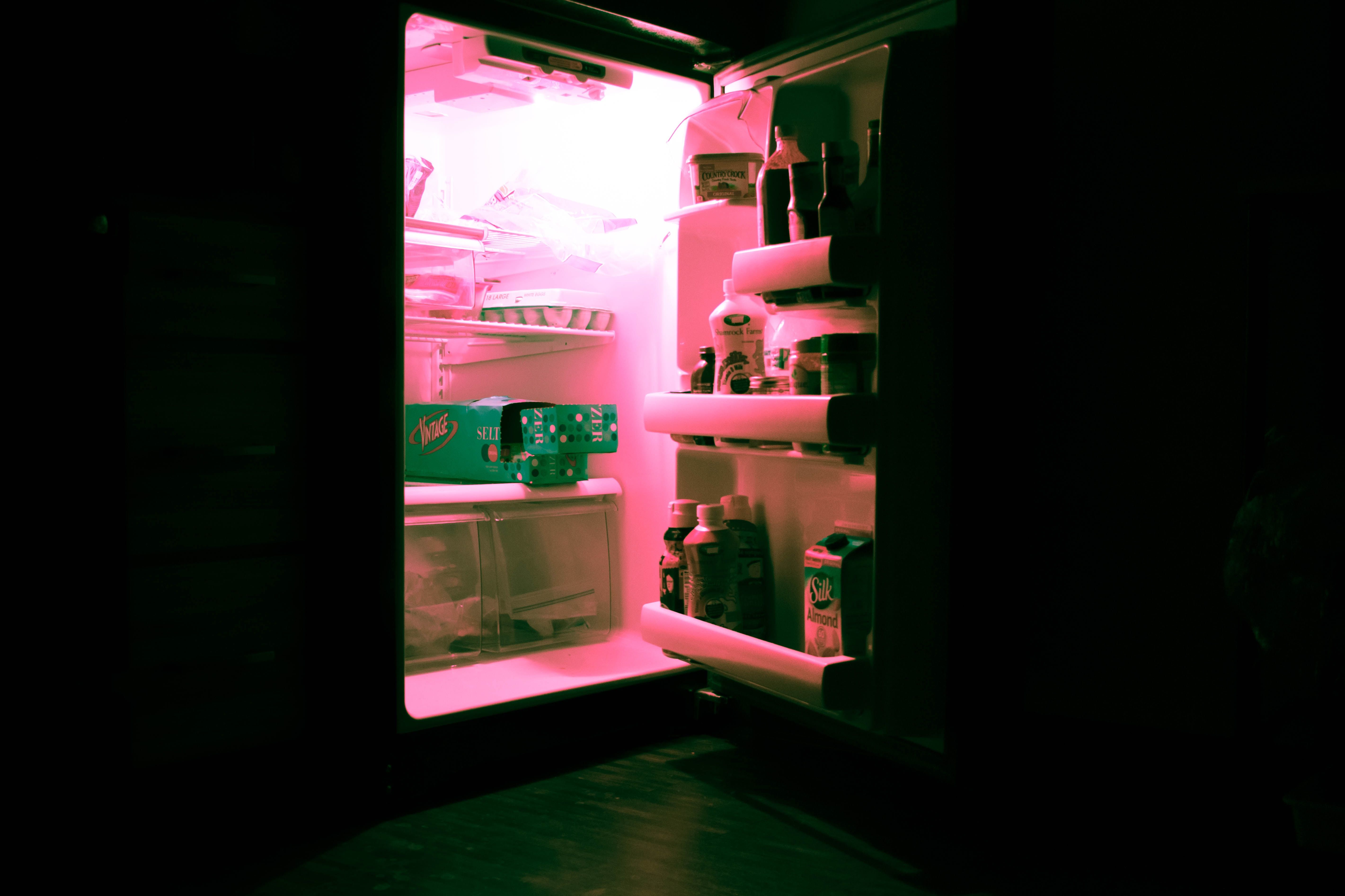Як забрати неприємний запах у холодильнику після довгого відключення світла