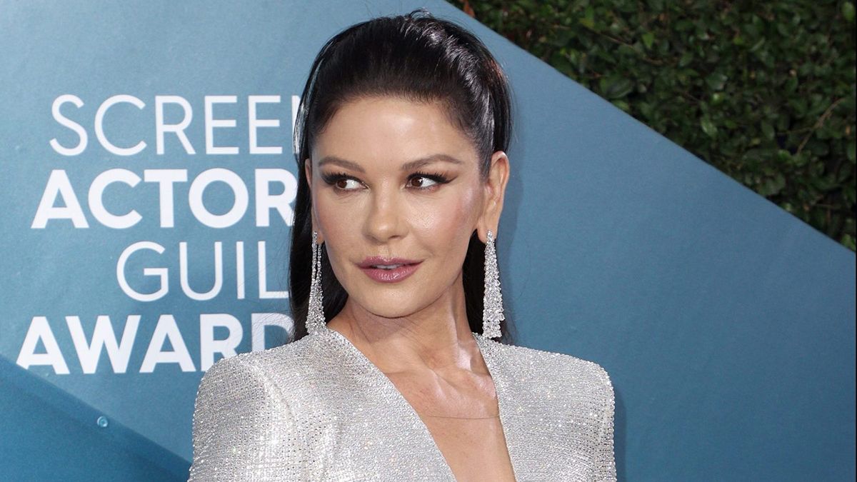 Кэтрин Зета-Джонс показала стильный образ Кэтрин Зета-Джонс показала стильный образ