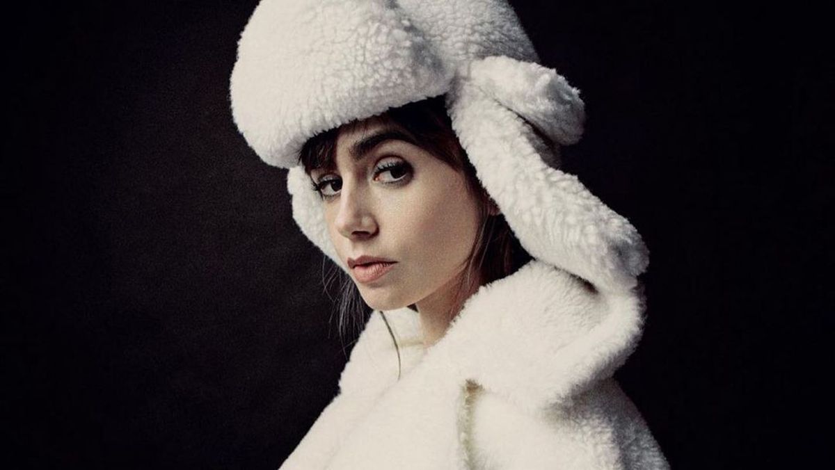 Лілі Колоінз у шапці від бренду Ruslan Baginskiy Лілі Колоінз у шапці від бренду Ruslan Baginskiy