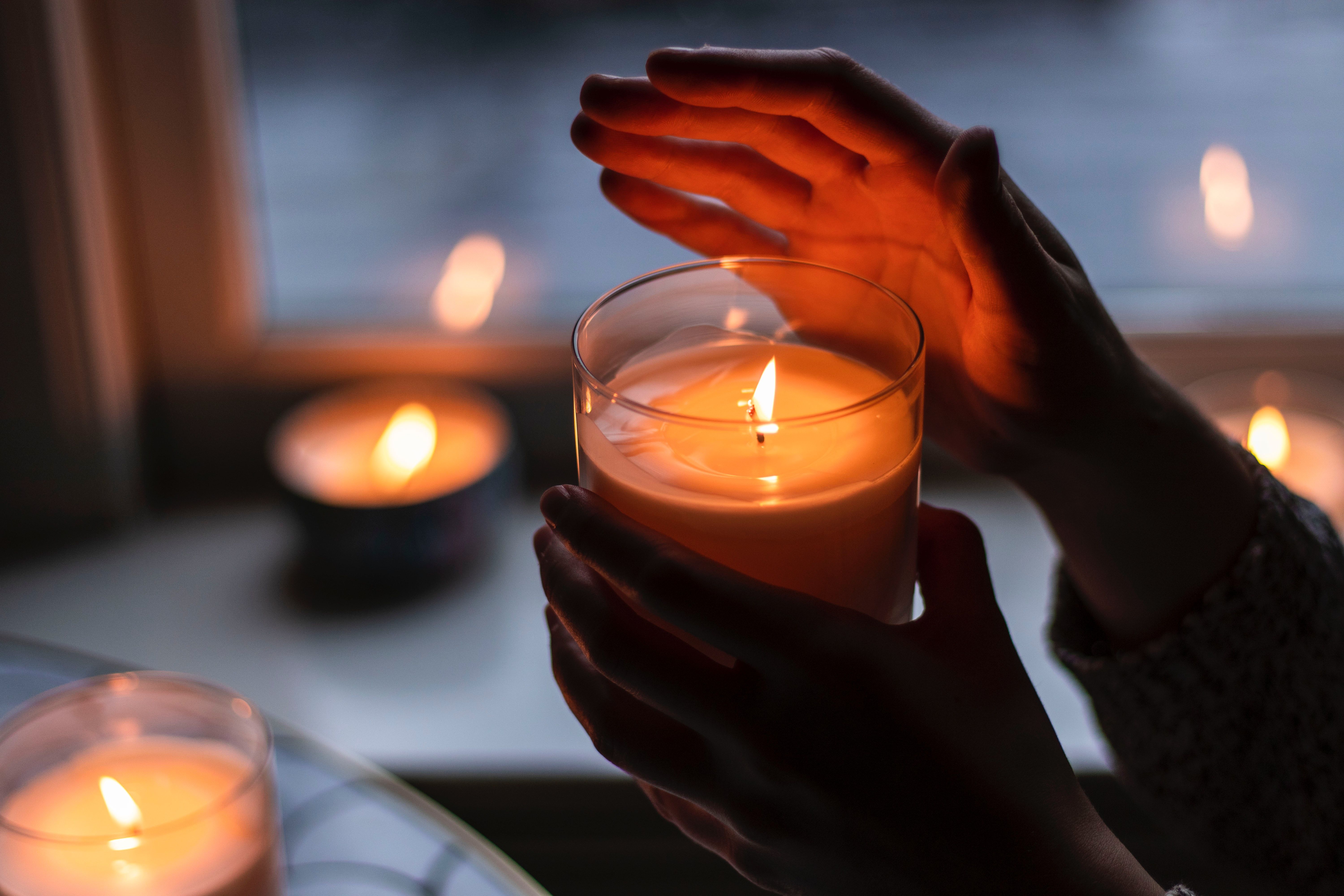 Как отчистить воск со стекла – самые действенные советы, как убрать остатки свечи