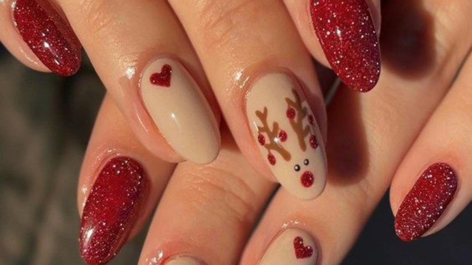 Идеи для маникюра на Новый год 2023 – фото для вдохновения Идеи для маникюра на Новый год 2023 – фото для вдохновения