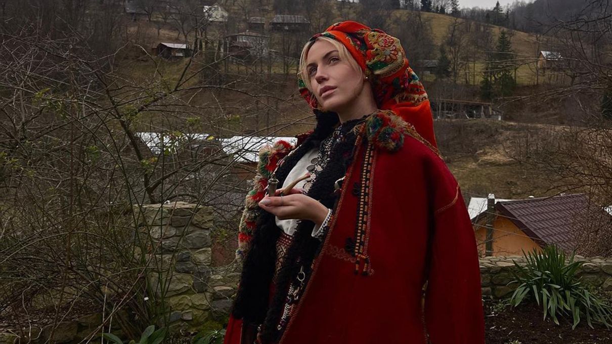 Леся Нікітюк в гуцульському аутфіті Леся Нікітюк в гуцульському аутфіті
