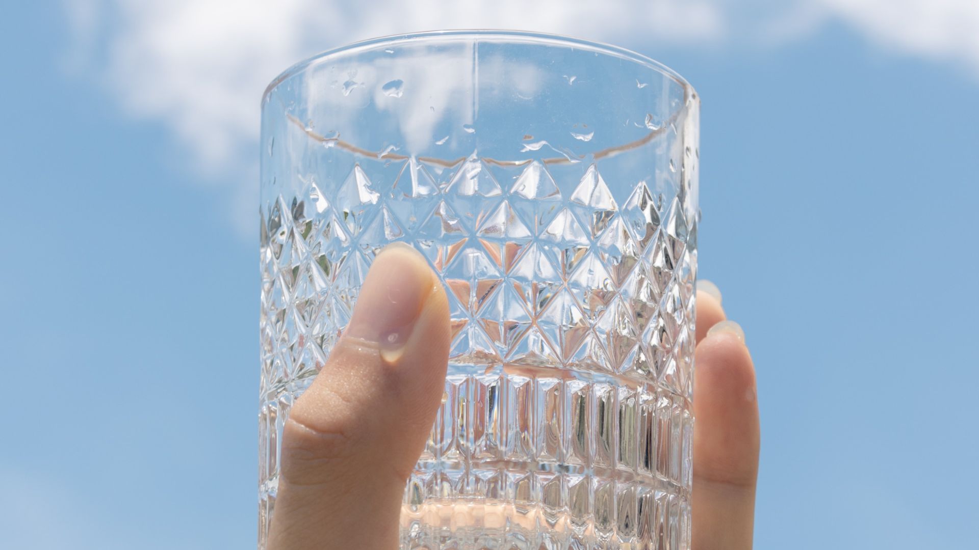 Как почистить стекло от мутности – простой лайфхак, который спасет стаканы и бокалы