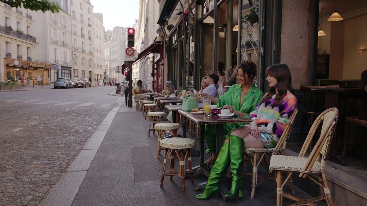 Самая яркая обувь из сериала "Эмили в Париже"