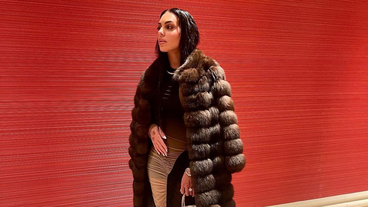 Джорджина Родрігес одягнула антитрендову шубу Джорджина Родрігес одягнула антитрендову шубу