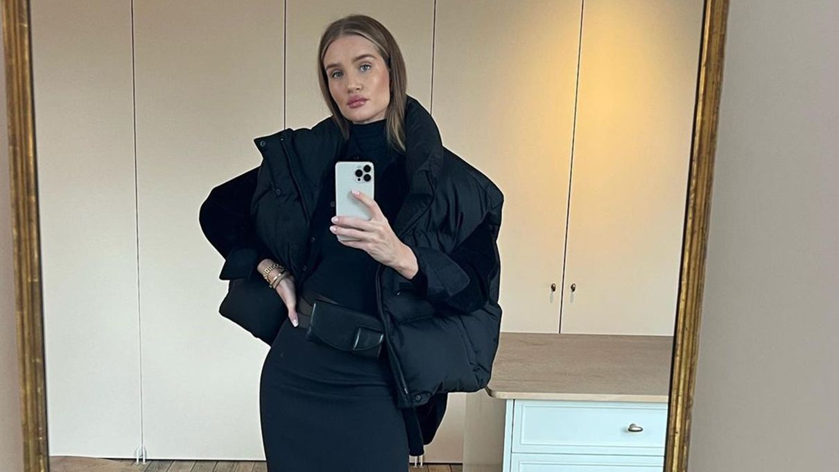 Ефектні образи Розі Гантінгтон-Вайтлі в чорному кольорі Ефектні образи Розі Гантінгтон-Вайтлі в чорному кольорі