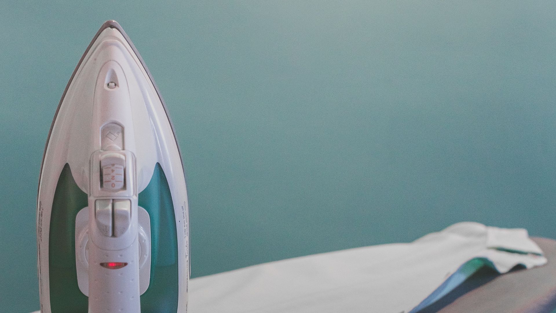 Как почистить утюг от накипи - простые лайфхаки Как почистить утюг от накипи - простые лайфхаки