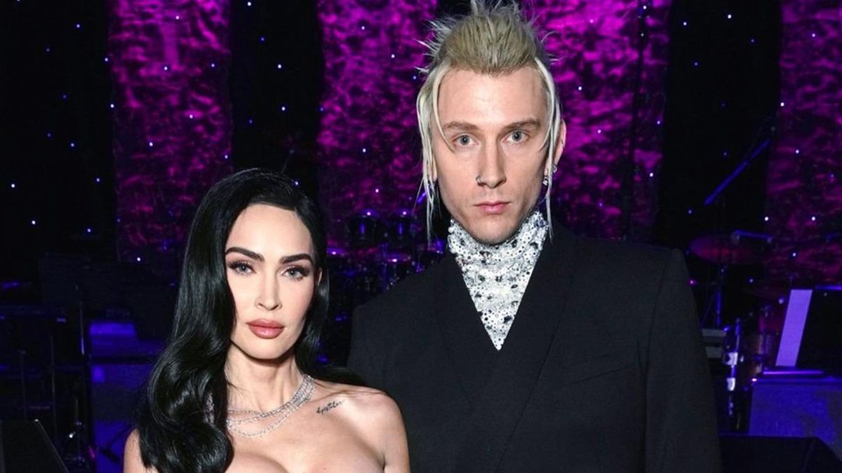 Меган Фокс в бездоганному образі на вечірці Греммі Меган Фокс в бездоганному образі на вечірці Греммі