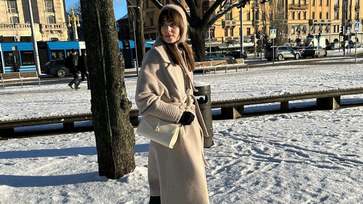 Лили Коллинз в шапке от украинского бренда Лили Коллинз в шапке от украинского бренда