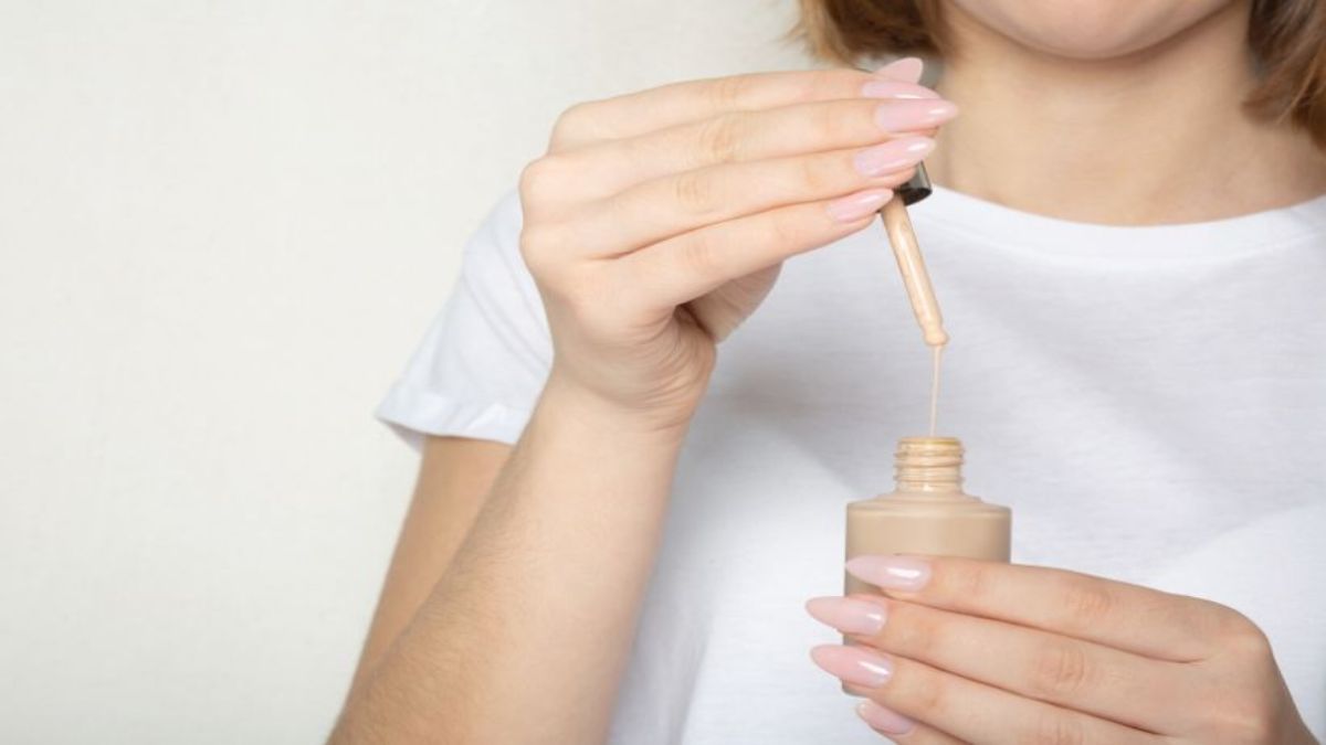 Як позбутися тонального крему на одязі – лайфхаки вдома Як позбутися тонального крему на одязі – лайфхаки вдома