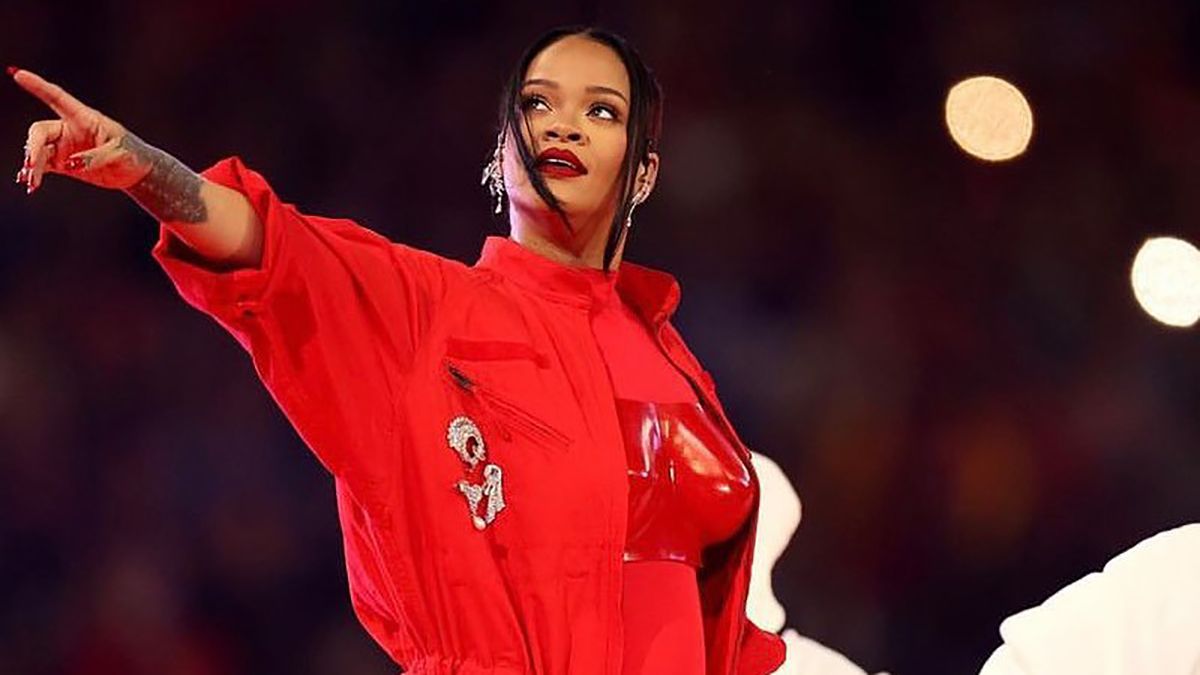 Стильні речі в червоному кольорі Стильні речі в червоному кольорі