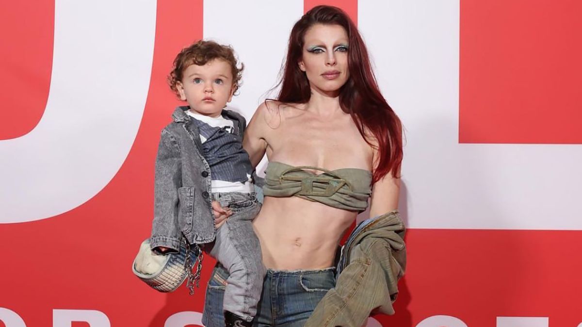 Стильний вихід Джулія Фокс із сином Стильний вихід Джулія Фокс із сином