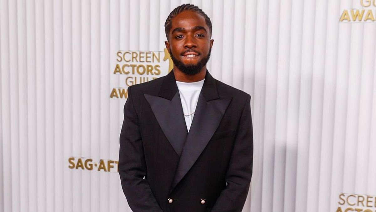 Калеб Маклафлин надел украшение от украинского бренда Калеб Маклафлин надел украшение от украинского бренда