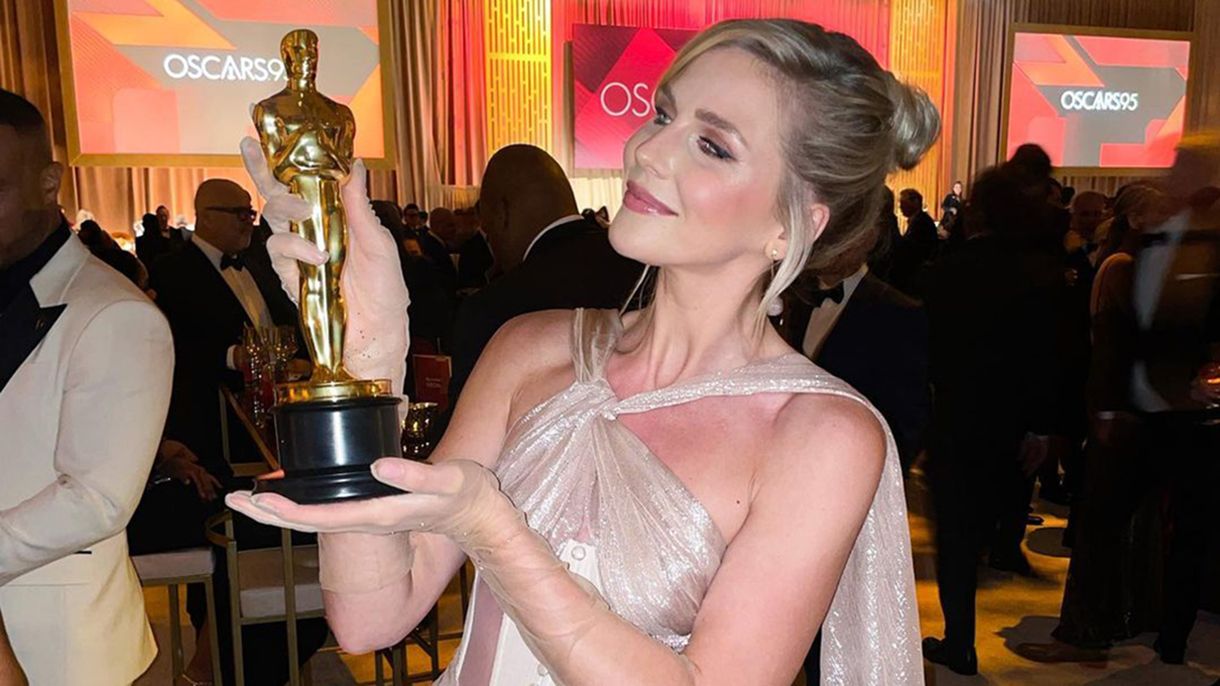 Ольга Гоффман приміряла стильну сукню від українського бренду Ольга Гоффман приміряла стильну сукню від українського бренду