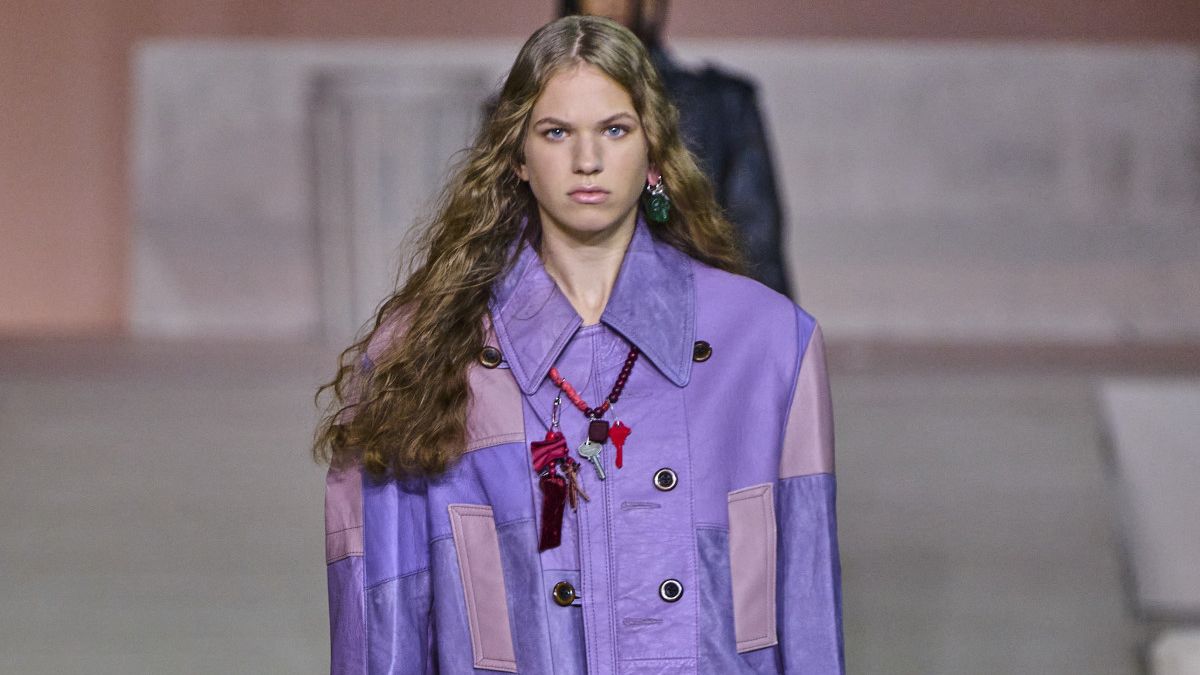 Актуальная вещь на весну – цветная кожа Актуальная вещь на весну – цветная кожа