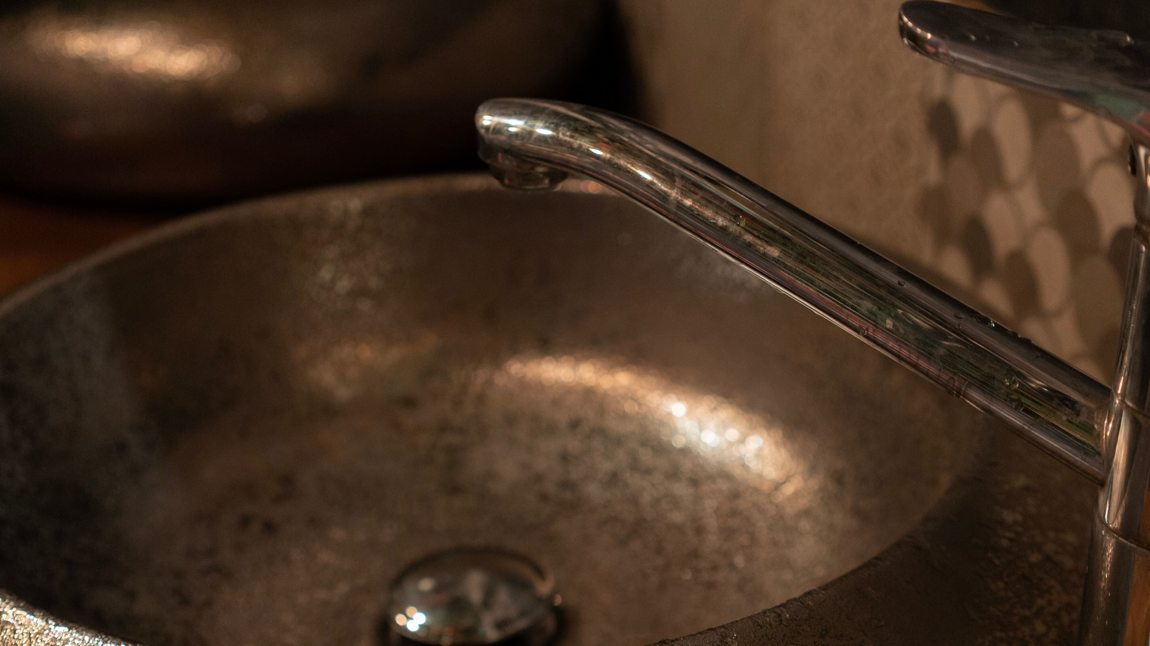 Як очистити кран від нальоту - один дешевий засіб для ванни й кухні